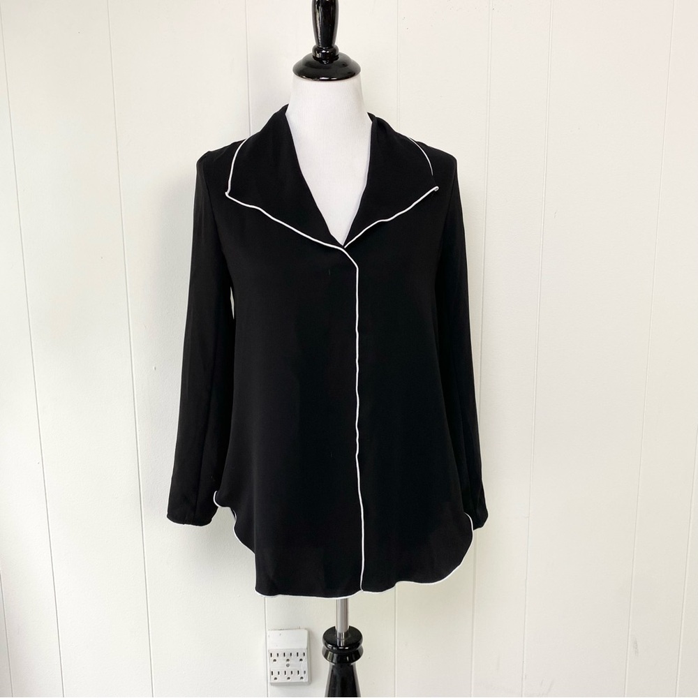 Aritzia Black White Stitching Babaton Rena Shirt Blouse Sz XS Satin Long Sleeve